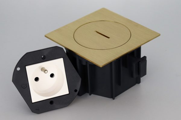 ARPI66CL- Kit prise de sol encastrée carré 2P+T - laiton brossé - IP66 - IK10 - AR7161306