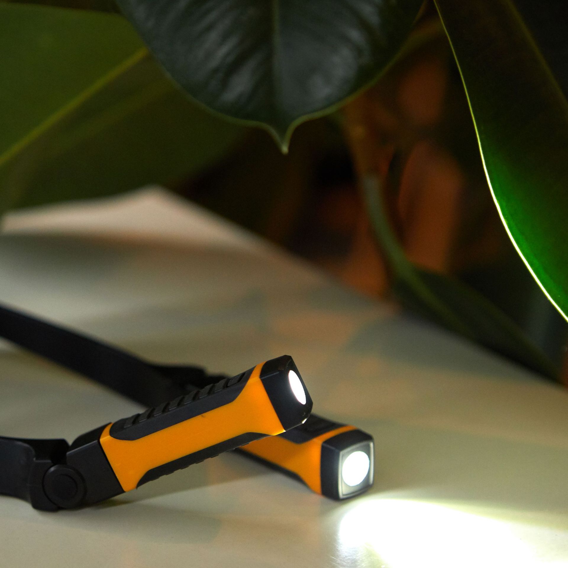 TOURIX2 - Lampe LED tour de cou - rechargeable et débrochable - IP64 - 201003 – Image 2
