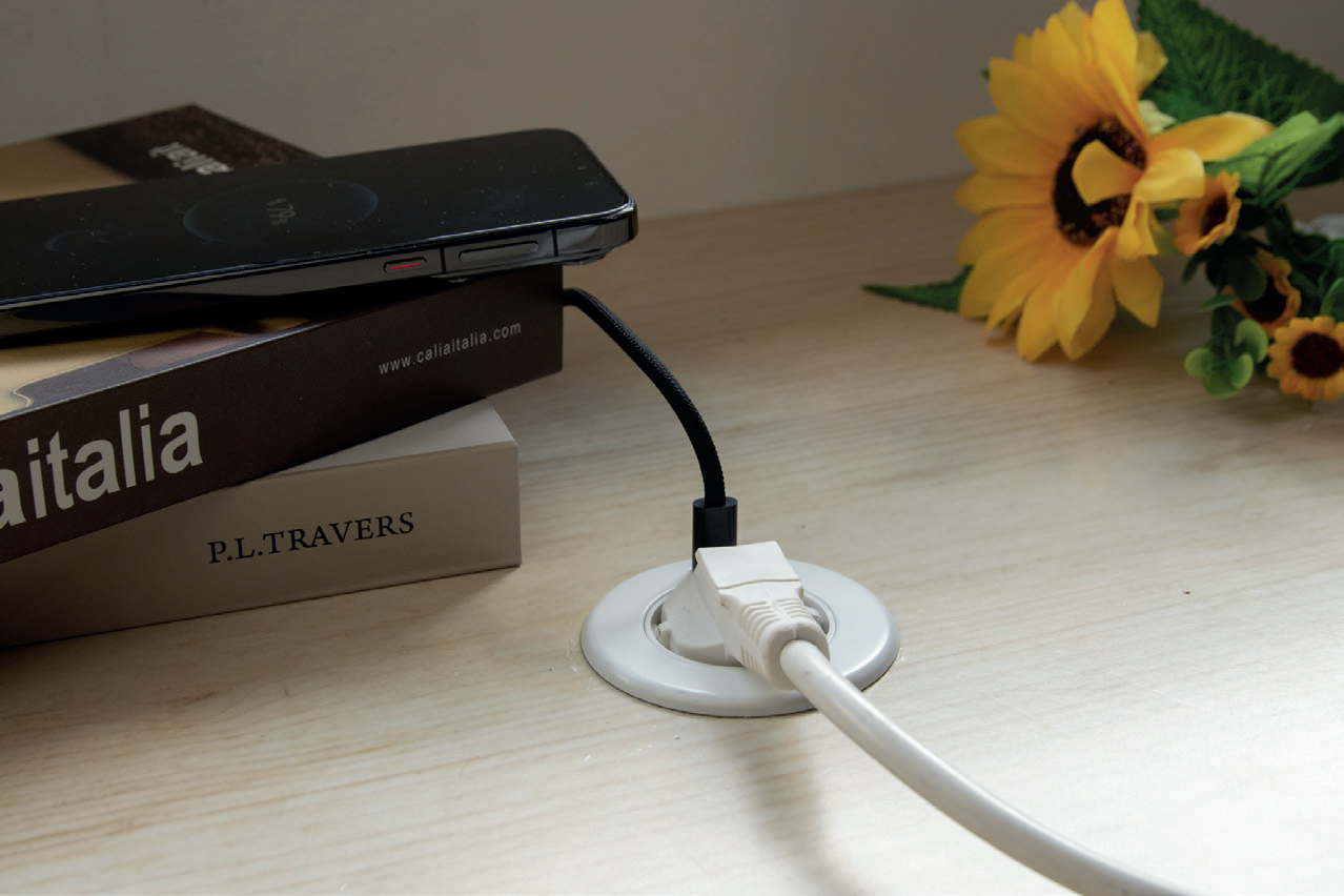 PUSHIX60 – Prise encastrable et rétractable blanche & 1 USB - 110123W – Image 3