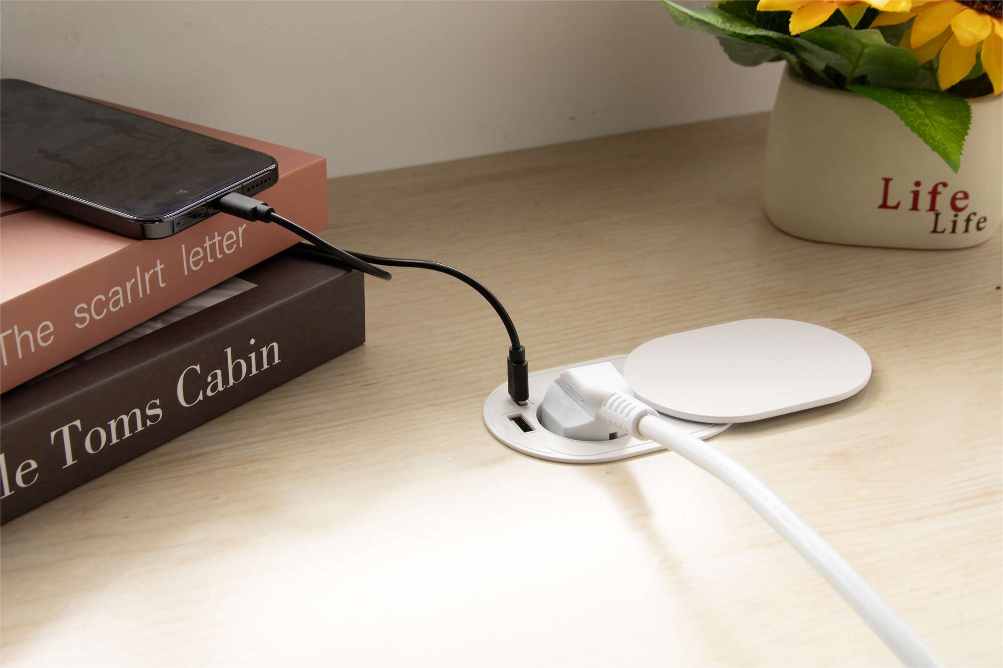 COOLIX – Prise encastrable blanche à clapet coulissant & 2 USB - 110122W – Image 2